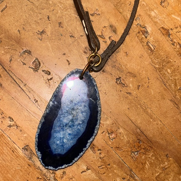 RARE TORY BURCH AGATE STONE decorative necklace on a leather adjustable cord - Picture 2 of 5